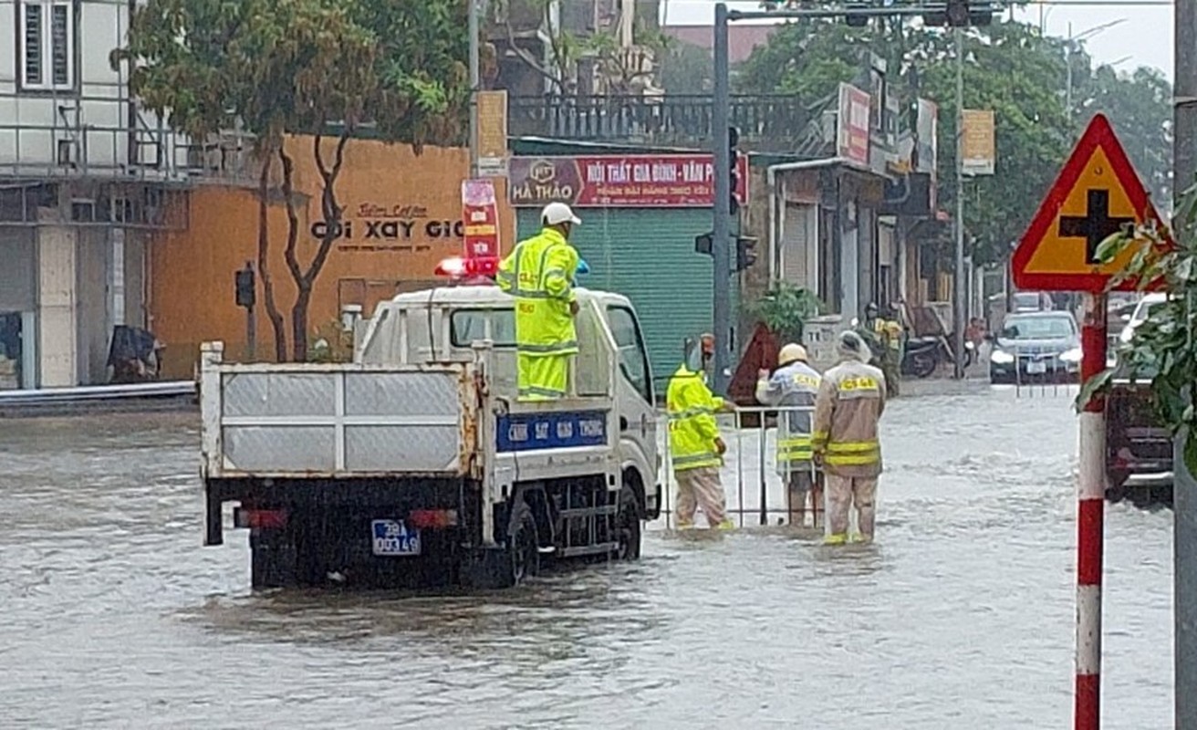 Mua keo dai, Ha Tinh ngap sau, nguoi dan vat va chay lu-Hinh-11