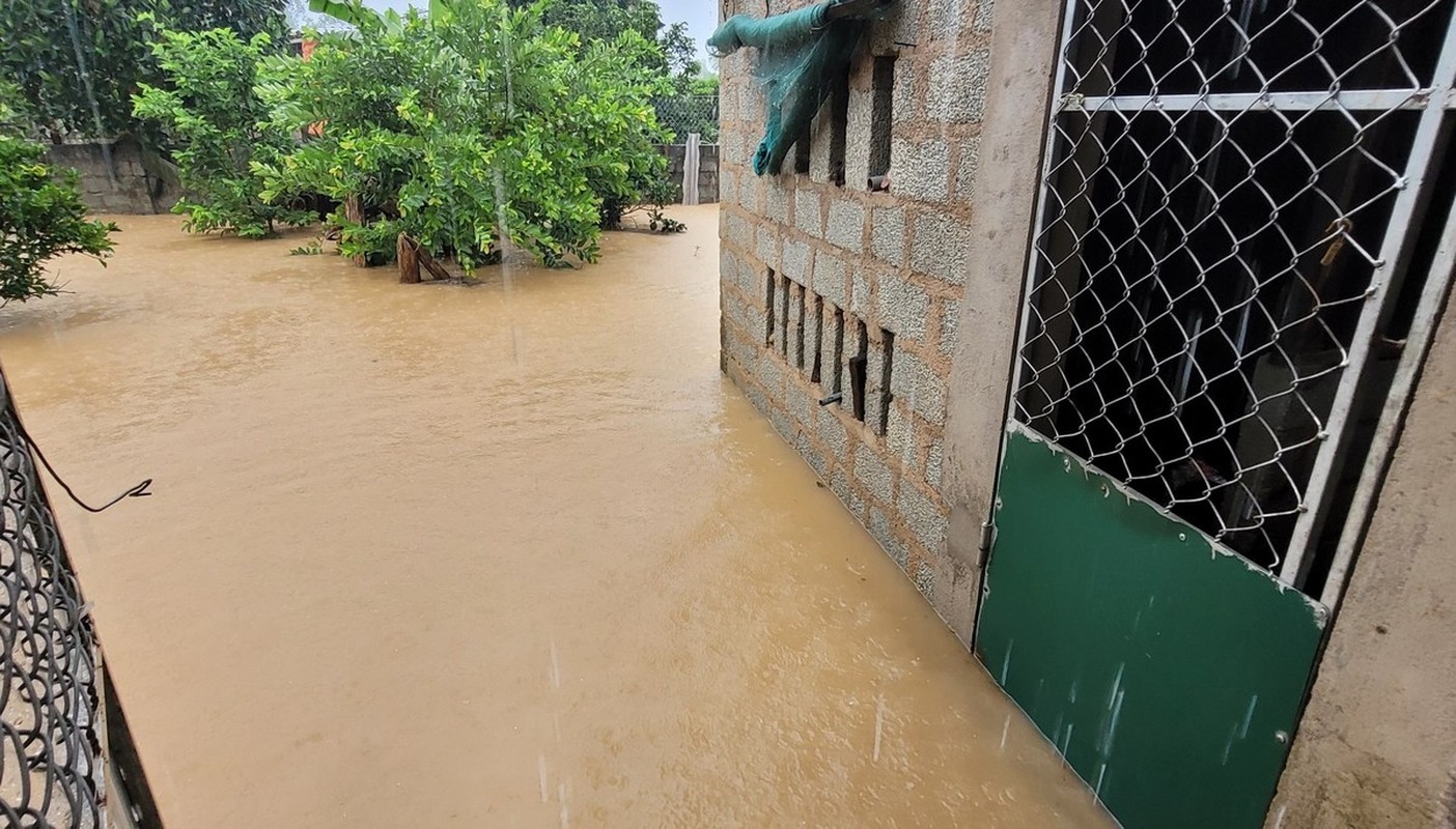 Mua keo dai, Ha Tinh ngap sau, nguoi dan vat va chay lu-Hinh-4