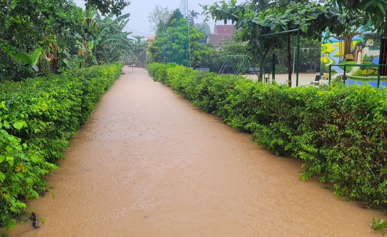 Mua keo dai, Ha Tinh ngap sau, nguoi dan vat va chay lu-Hinh-6