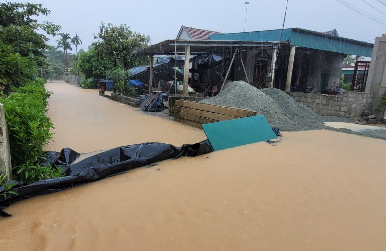 Mua keo dai, Ha Tinh ngap sau, nguoi dan vat va chay lu-Hinh-8