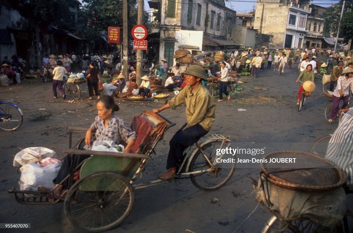 View - 	Việt Nam cuối thập niên 1990 qua loạt ảnh đắt giá của Jean Denis