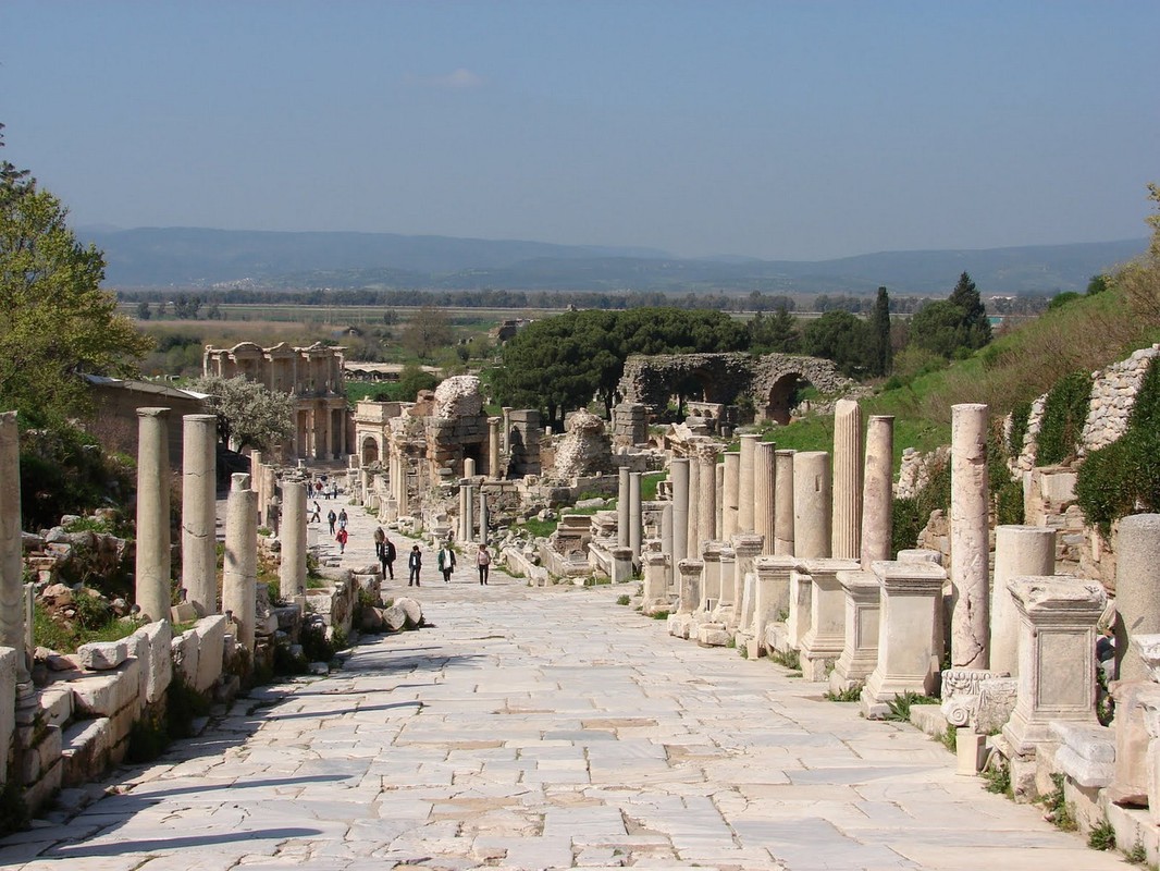 Choang ngop truoc su trang le cua thanh pho co Ephesus-Hinh-10