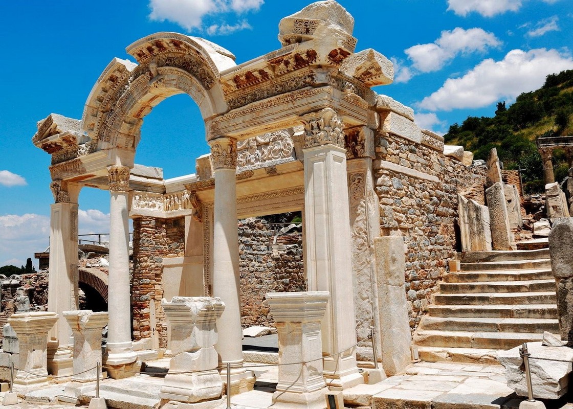 Choang ngop truoc su trang le cua thanh pho co Ephesus-Hinh-14