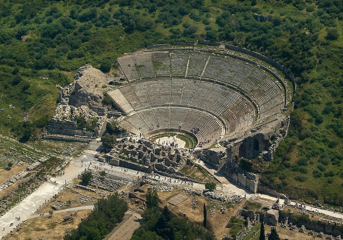 Choang ngop truoc su trang le cua thanh pho co Ephesus-Hinh-15