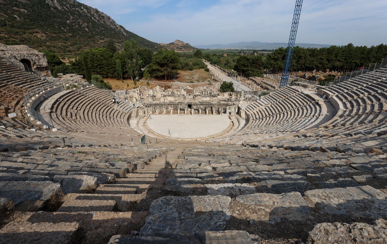 Choang ngop truoc su trang le cua thanh pho co Ephesus-Hinh-16