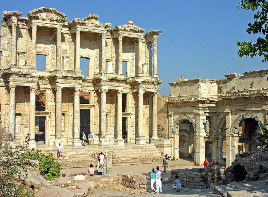 Choang ngop truoc su trang le cua thanh pho co Ephesus-Hinh-17