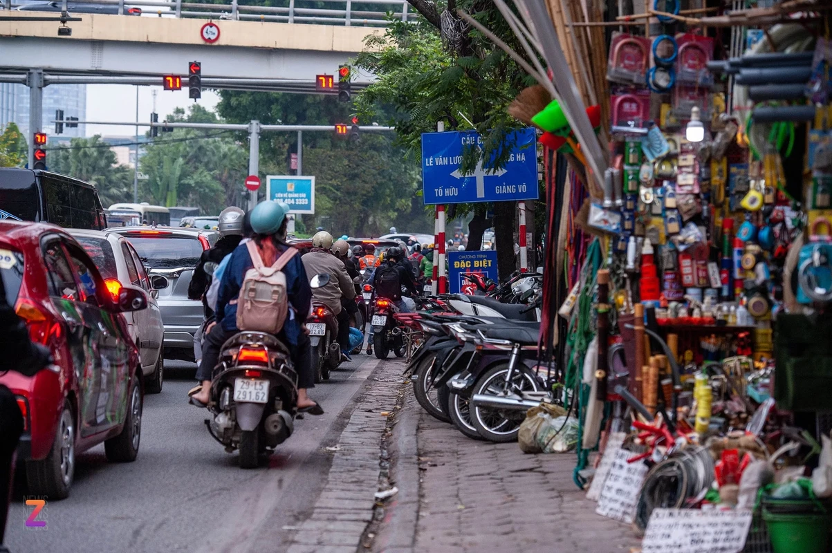 Hien trang tuyen duong trung tam Ha Noi duoc chi 8.500 ty de mo rong-Hinh-10