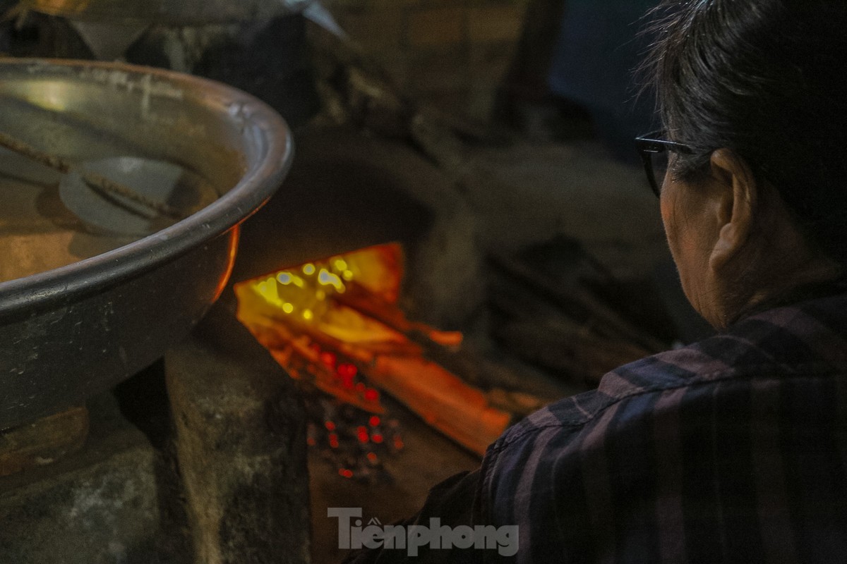 Xuyen dem lam hang Tet o lang banh trang 500 nam tuoi-Hinh-2