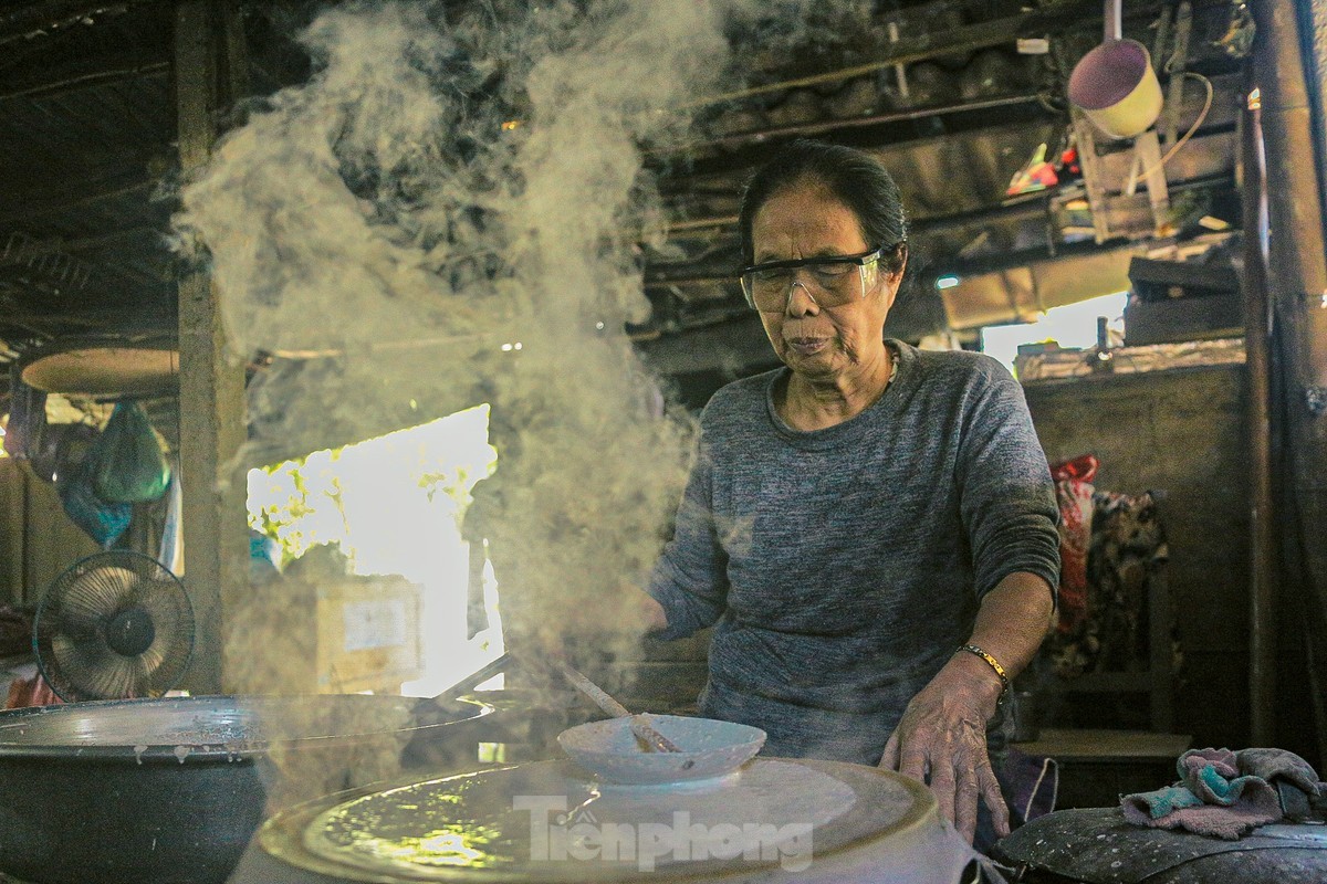 Xuyen dem lam hang Tet o lang banh trang 500 nam tuoi-Hinh-6