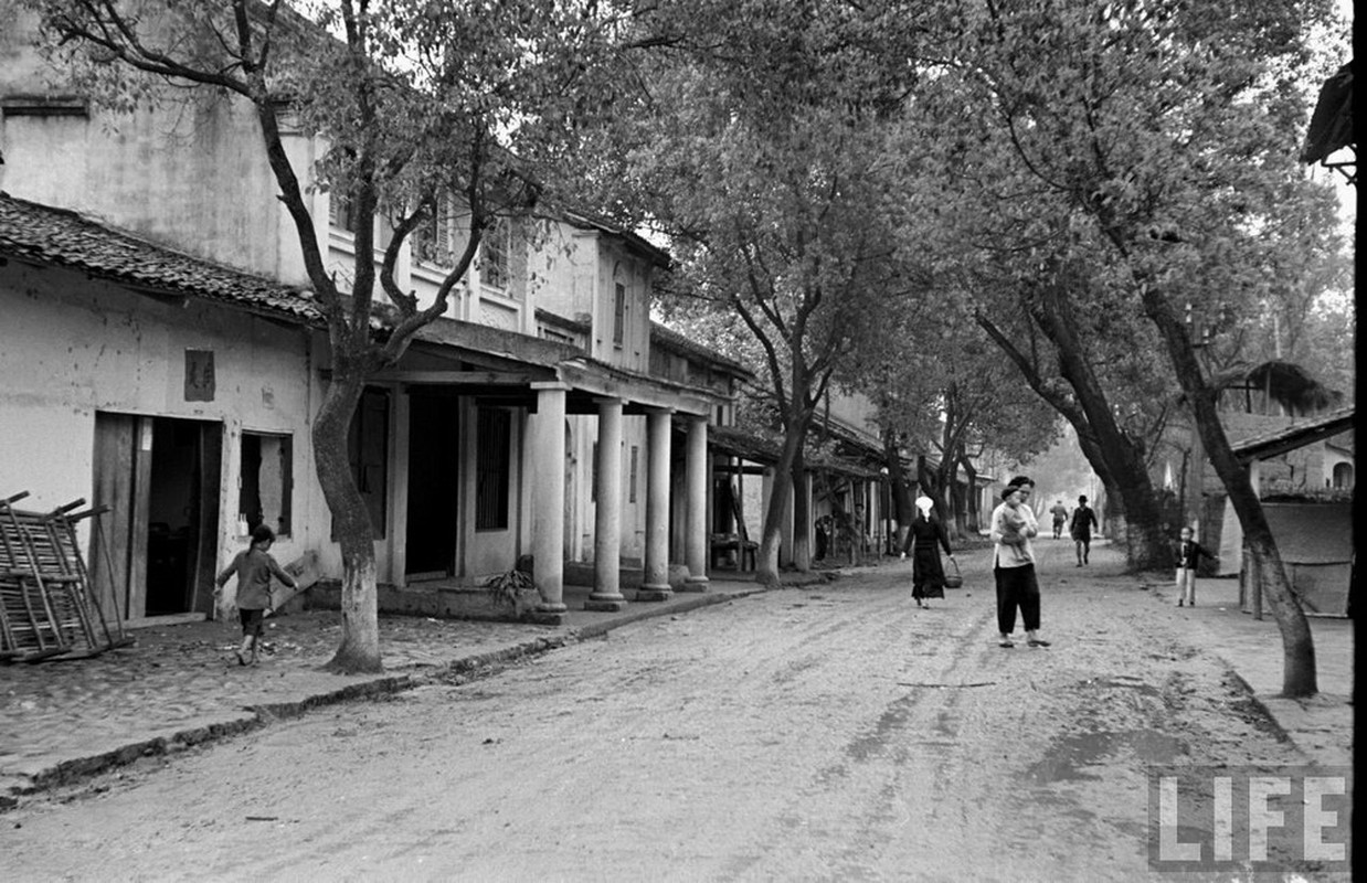 View - 	Hình độc về cuộc sống ở thị xã Lạng Sơn năm 1950