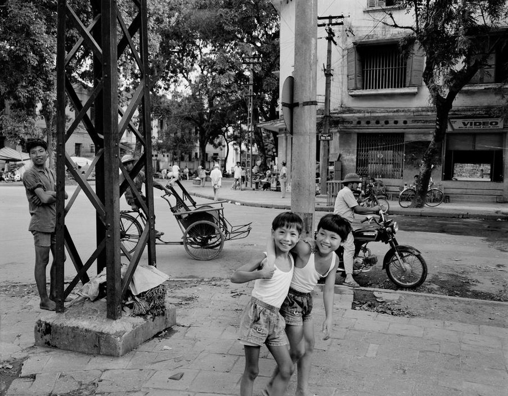 View - 	Loạt ảnh không xem phí cả đời về Hà Nội những năm 1990 
