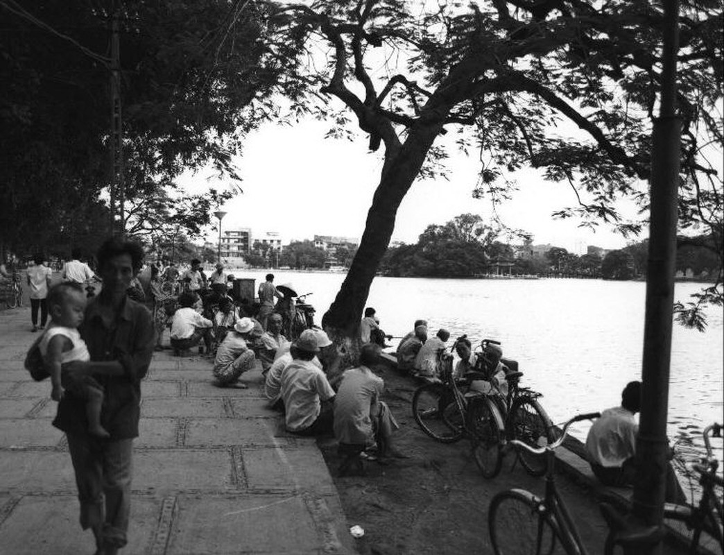 Ngam loat anh cuc sinh dong ve cuoc song o Ha Noi nam 1992