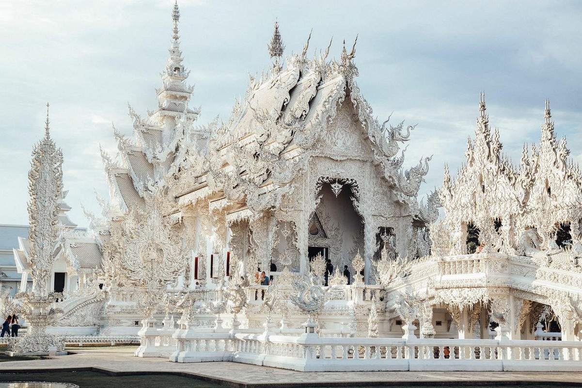 View - 	Choáng ngợp cảnh tượng siêu thực ở ngôi chùa trắng như tuyết
