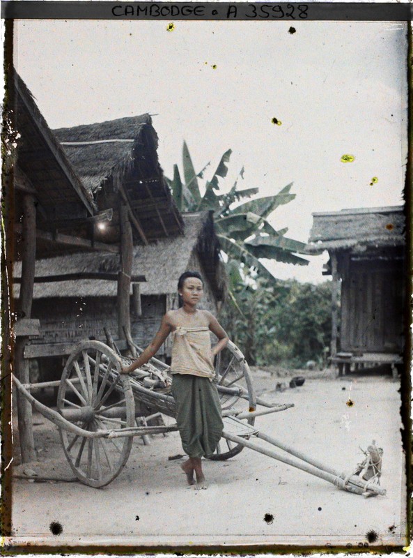 View - 	Vẻ đẹp mộc của thôn nữ Campuchia trong ảnh màu 1921