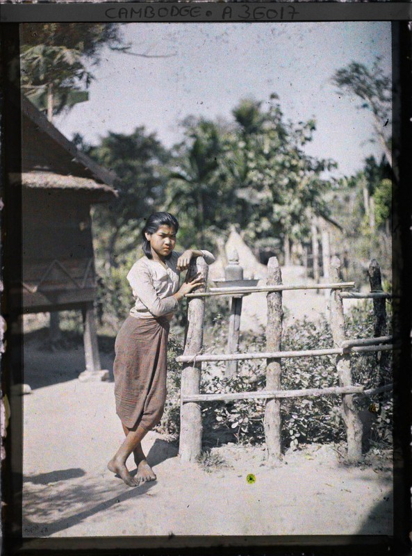 View - 	Vẻ đẹp mộc của thôn nữ Campuchia trong ảnh màu 1921