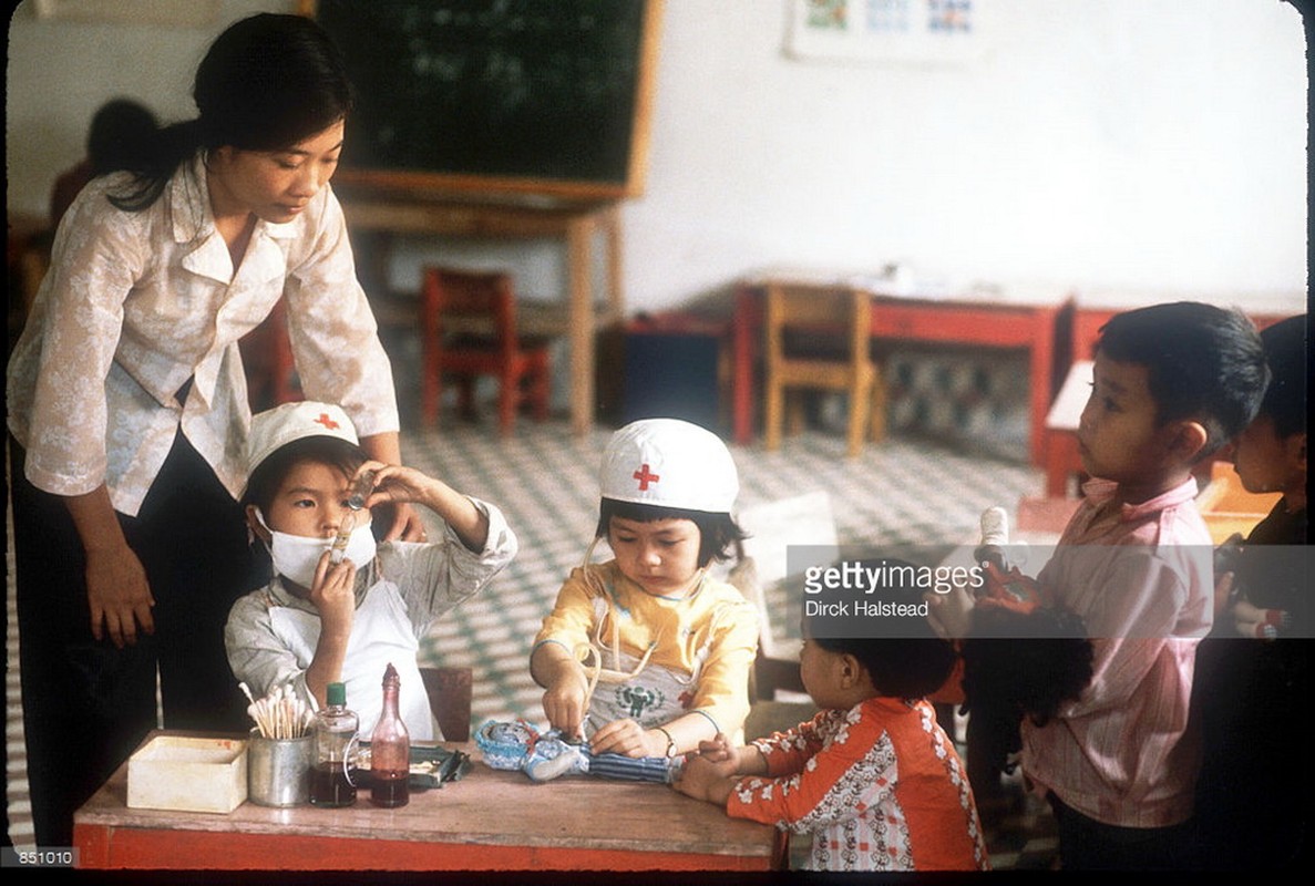 View - 	Phụ nữ ba miền Việt Nam năm 1980 qua ảnh của phó nháy Mỹ