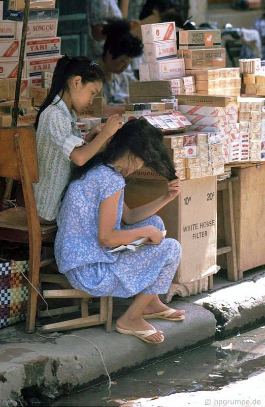 Phu nu Ha Noi trong loat anh doi thuong dau thap nien 1990-Hinh-3
