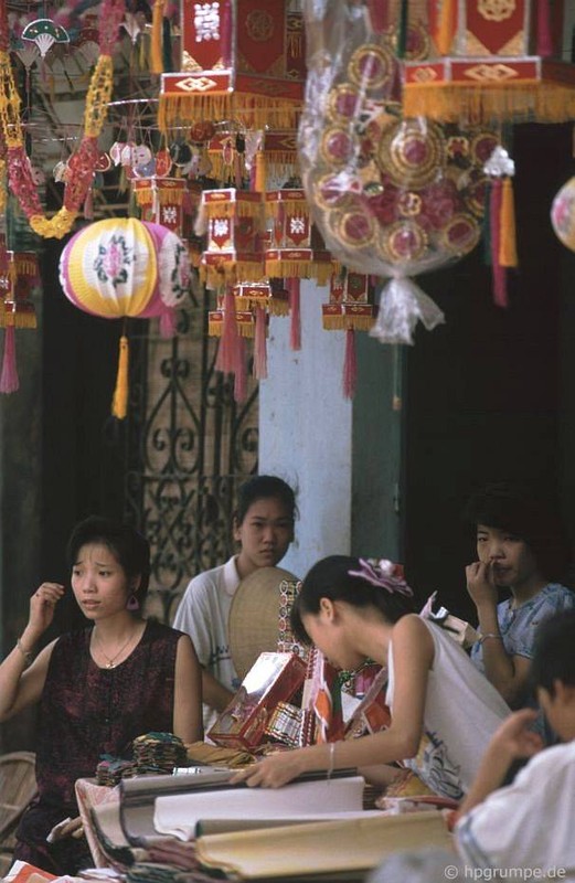 Phu nu Ha Noi trong loat anh doi thuong dau thap nien 1990-Hinh-5