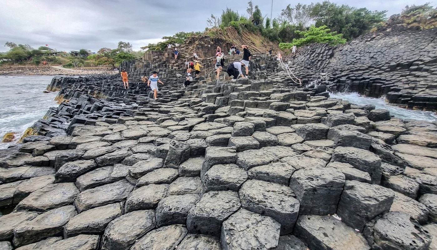 View - 	Mê mẩn vẻ đẹp của ngàn khối đá ở Gành Đá Đĩa, Phú Yên