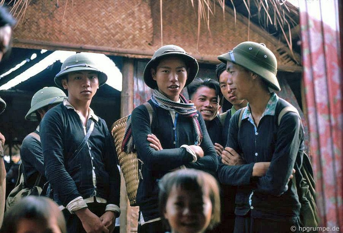 Loat anh cuoc song thanh binh o Dien Bien Phu nam 1992-Hinh-12