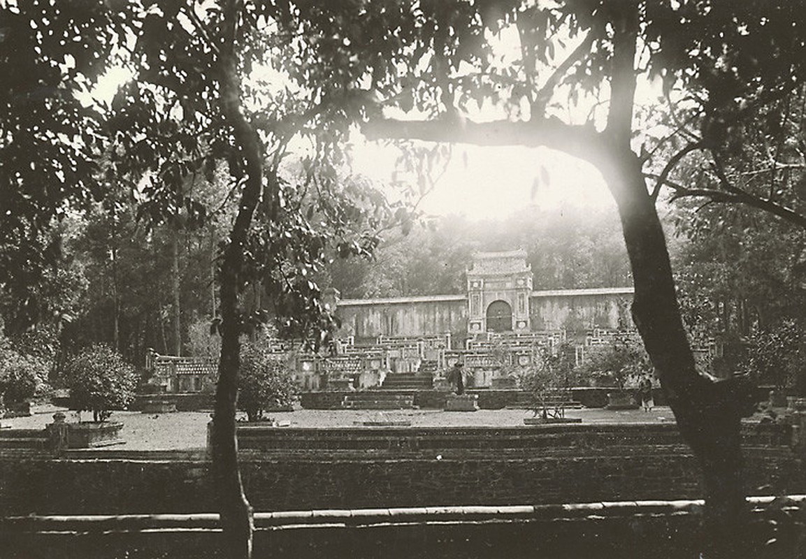 View - 	Hình độc về lăng tẩm các vị vua nhà Nguyễn ở Huế năm 1919 1926