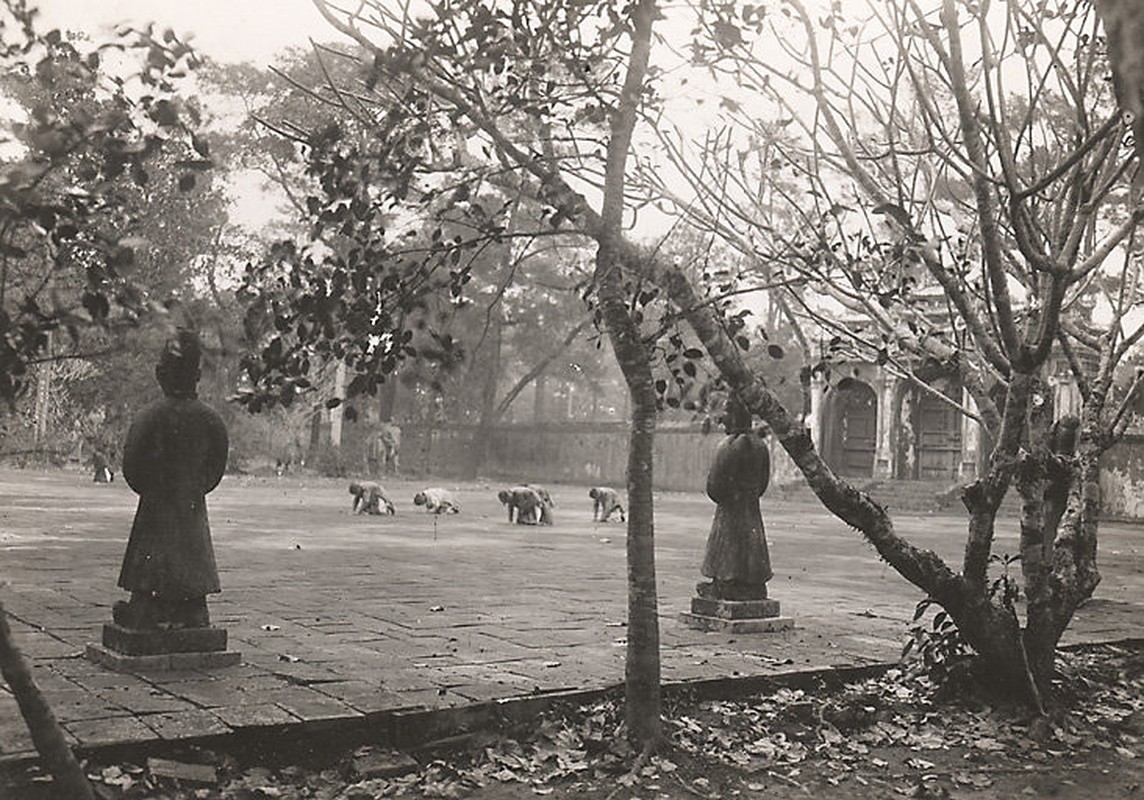 View - 	Hình độc về lăng tẩm các vị vua nhà Nguyễn ở Huế năm 1919 1926