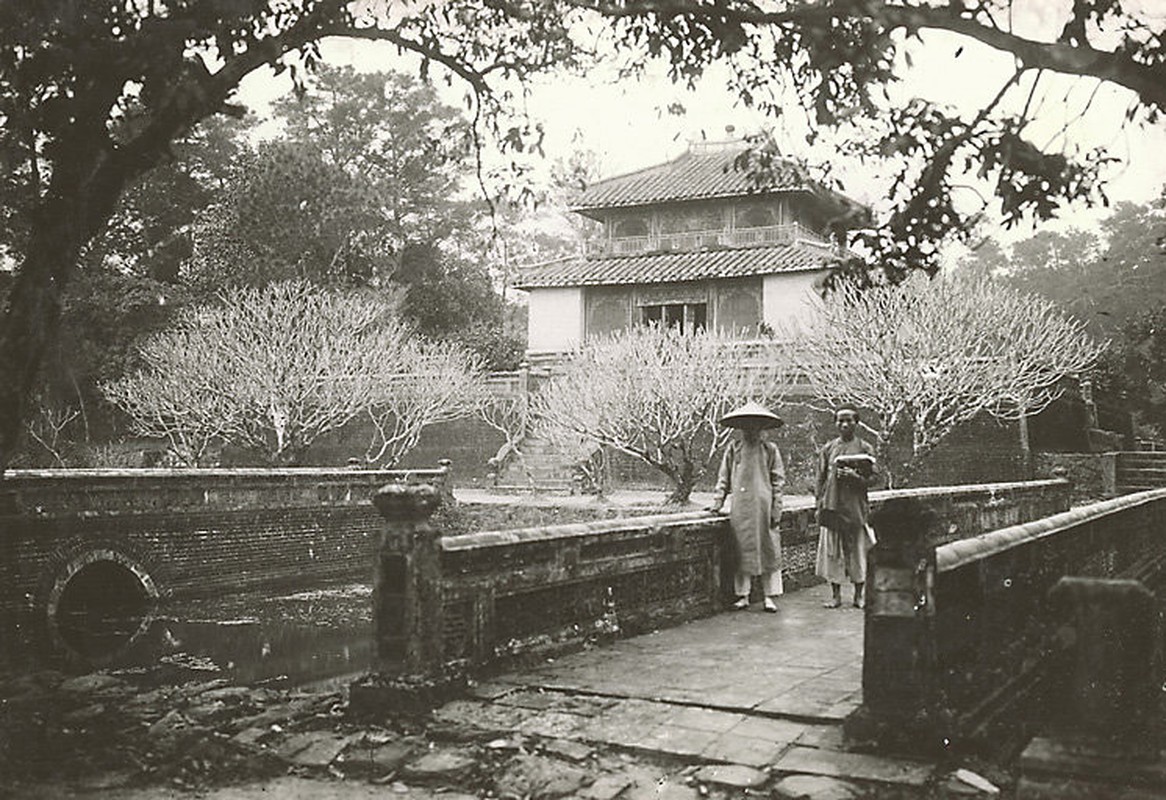 View - 	Hình độc về lăng tẩm các vị vua nhà Nguyễn ở Huế năm 1919 1926