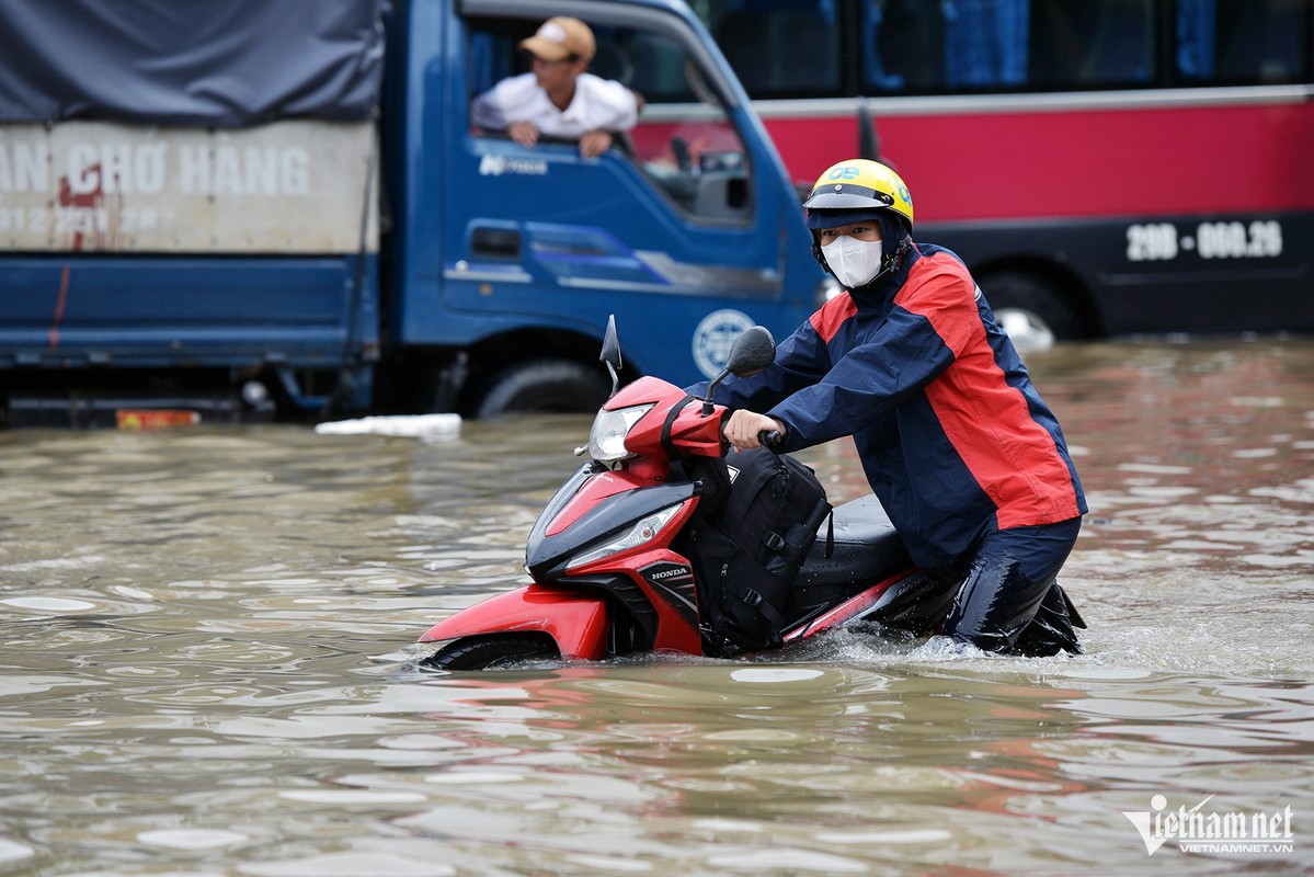 Khu biet thu 'thien duong' o Ha Noi chim sau trong nuoc suot 2 ngay-Hinh-11