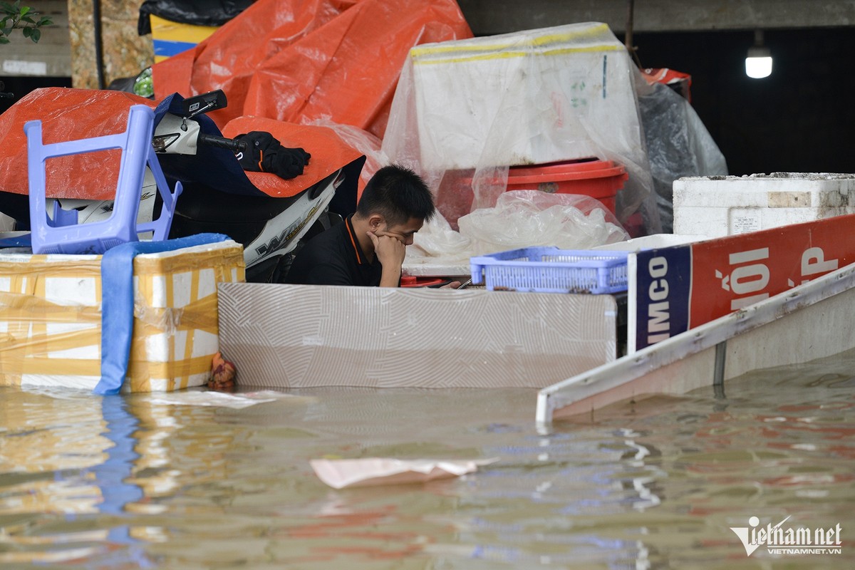 Khu biet thu 'thien duong' o Ha Noi chim sau trong nuoc suot 2 ngay-Hinh-4