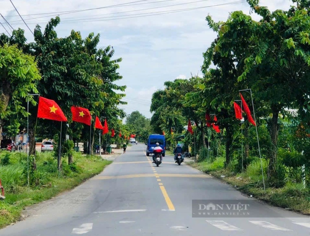 View - 	Đường phố Hà Nội, TP HCM rực rỡ cờ hoa mừng Quốc khánh