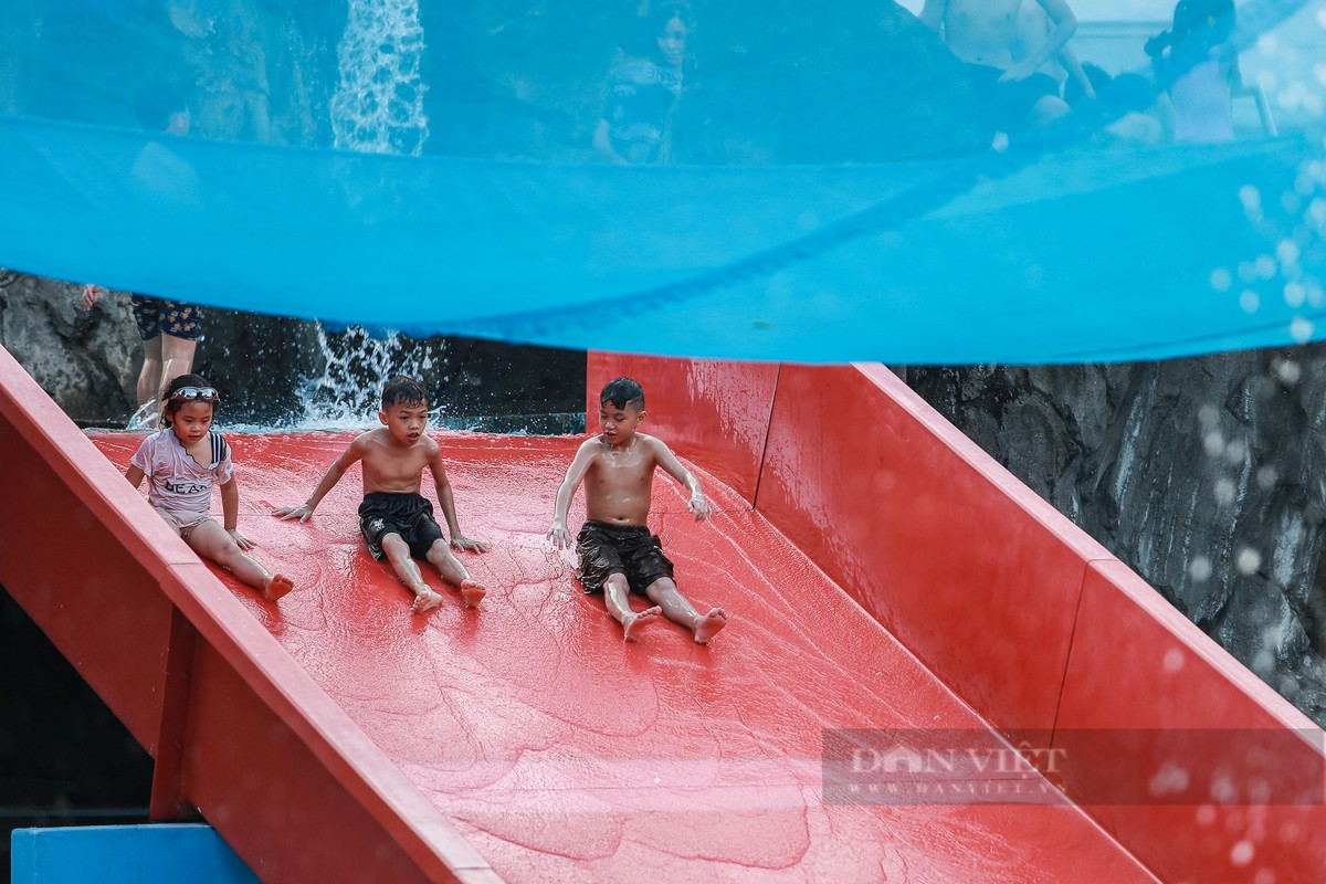 Hang nghin nguoi do ve cong vien nuoc ho Tay ngay dau nghi le-Hinh-8