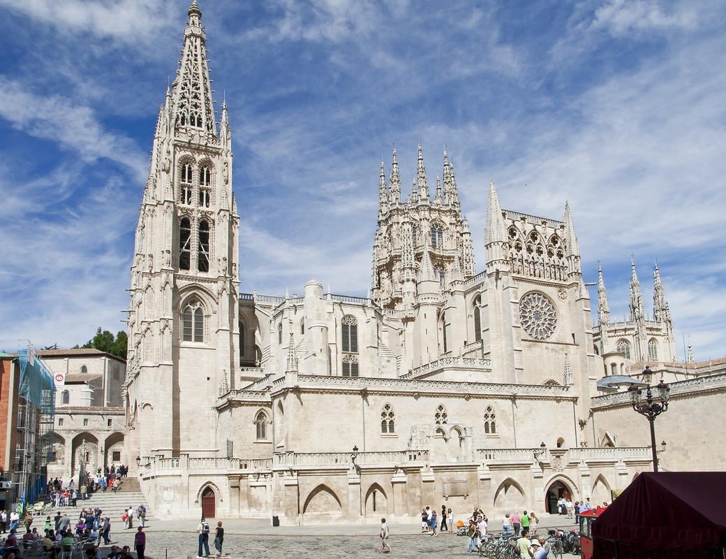 View - 	Cảnh gây choáng ngợp ở nhà thờ Gothic tráng lệ nhất Tây Ban Nha