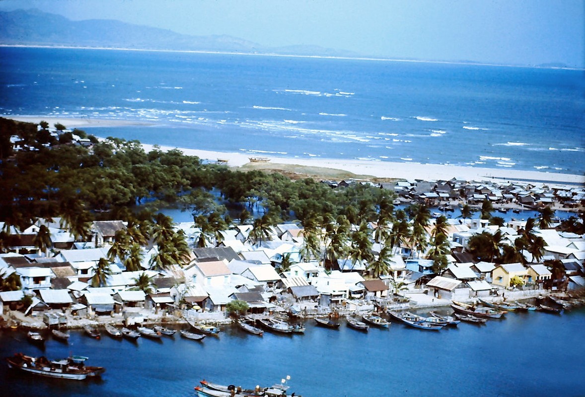 View - 	Hình độc về Phan Rang hơn nửa thế kỷ trước nhìn từ máy bay