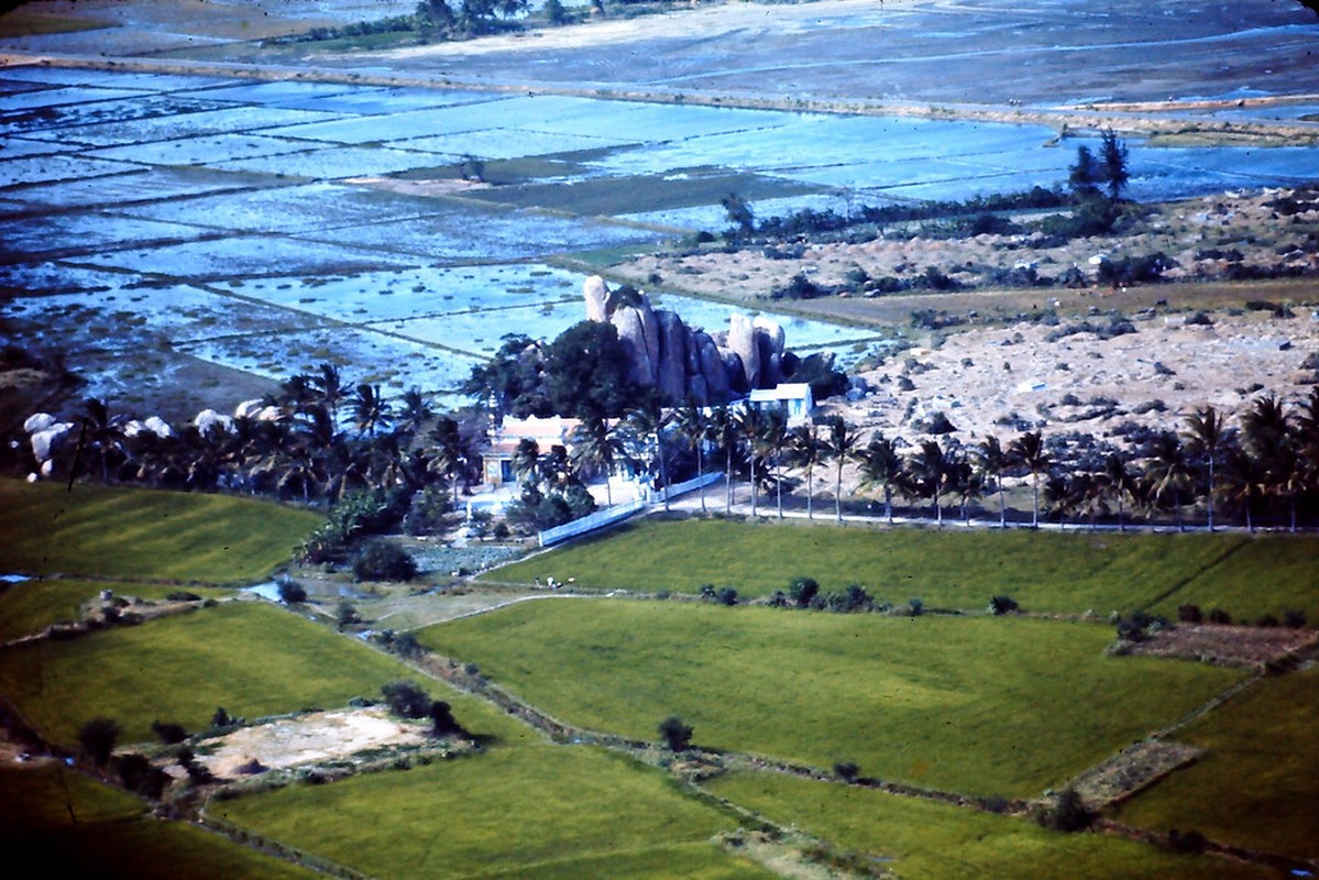 Hinh doc ve Phan Rang hon nua the ky truoc nhin tu may bay-Hinh-7