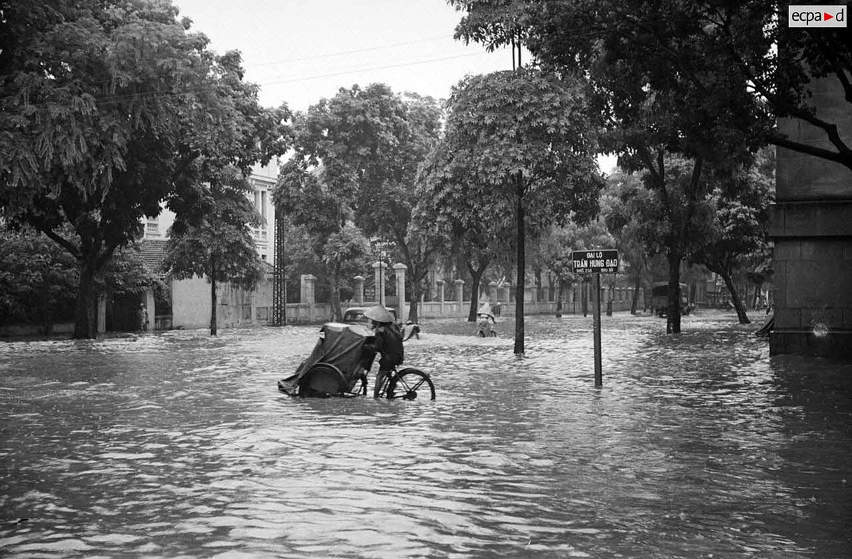 View - 	Hình độc: Cảnh ngập lụt ở Hà Nội ngày 1 8 1952