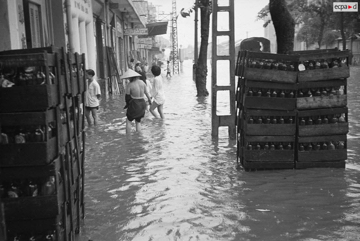 View - 	Hình độc: Cảnh ngập lụt ở Hà Nội ngày 1 8 1952