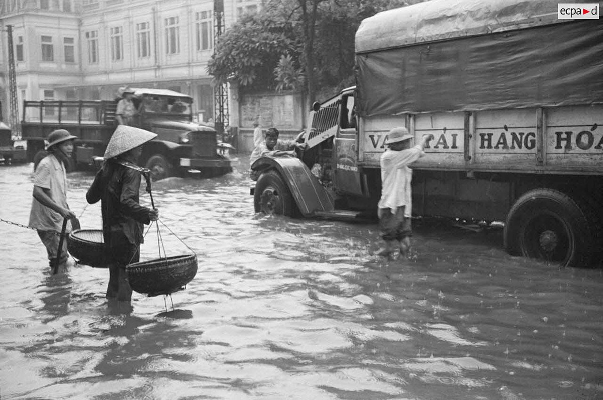 View - 	Hình độc: Cảnh ngập lụt ở Hà Nội ngày 1 8 1952