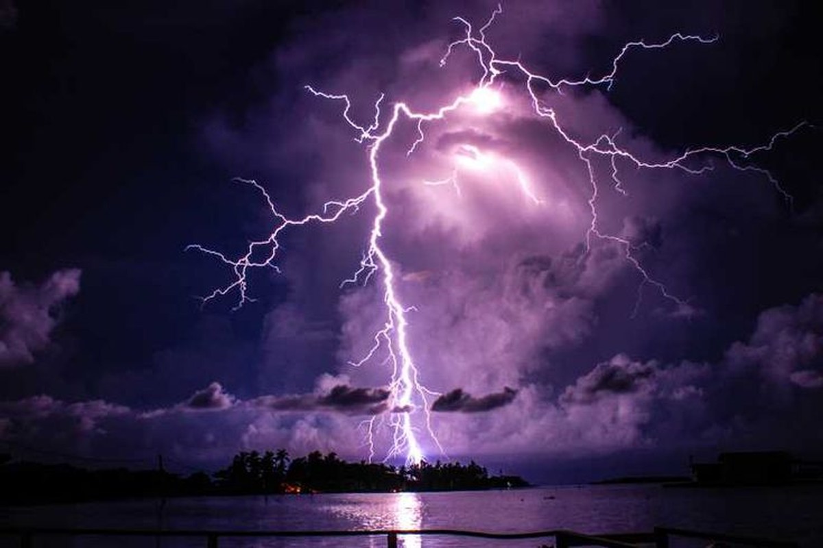 Rùng mình vùng đất "Trời phạt", sét đánh nhiều tháng trong năm - Hình 4 Rung minh vung dat
