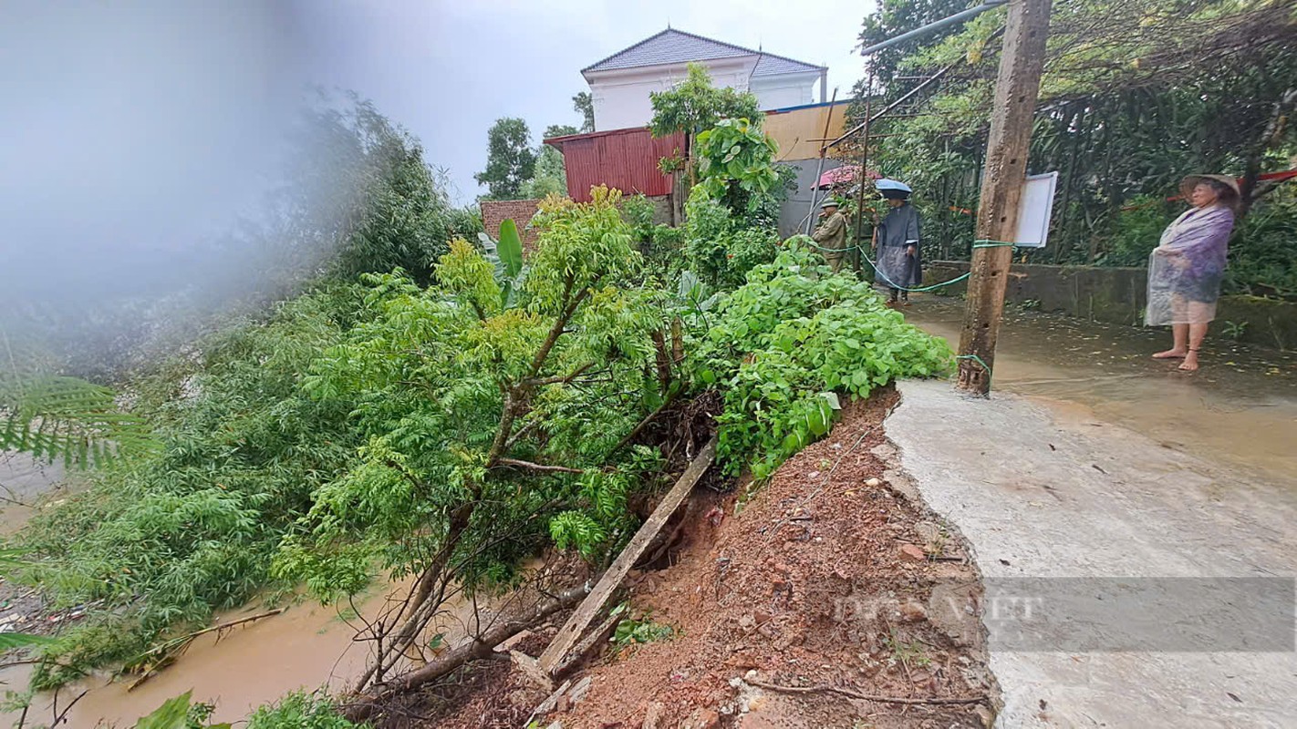 View - 	Thái Nguyên Mưa lớn đường phố ngập nặng, giao thông tê liệt