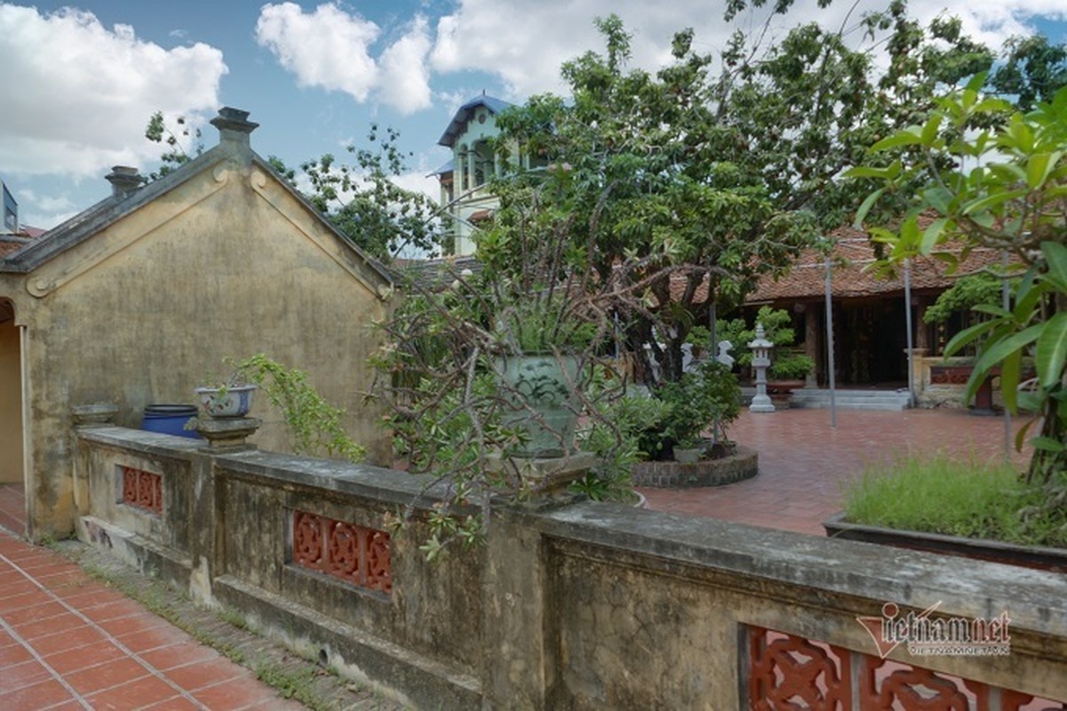 Co vat quy trong ngoi nha tram tuoi o Ha Noi, ca dong ho bao ve-Hinh-13