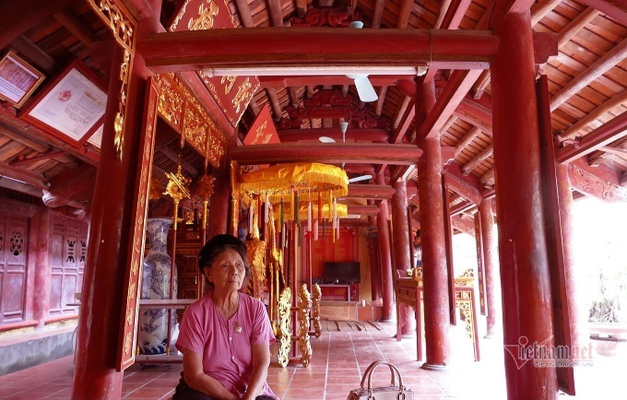 Co vat quy trong ngoi nha tram tuoi o Ha Noi, ca dong ho bao ve-Hinh-14