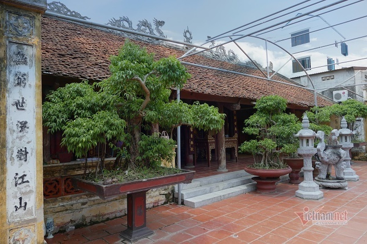 Co vat quy trong ngoi nha tram tuoi o Ha Noi, ca dong ho bao ve