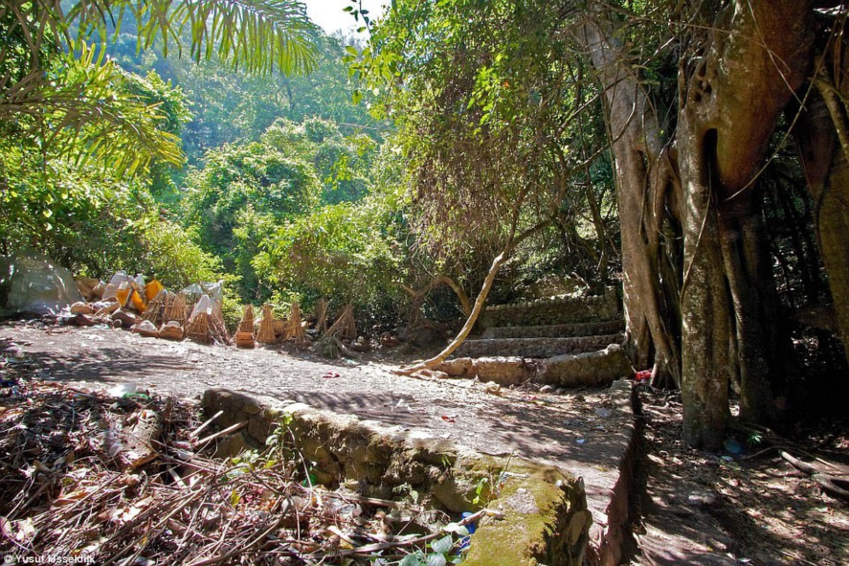 Tuc dat nguoi chet da ket hon trong long tre tren dao Bali-Hinh-5