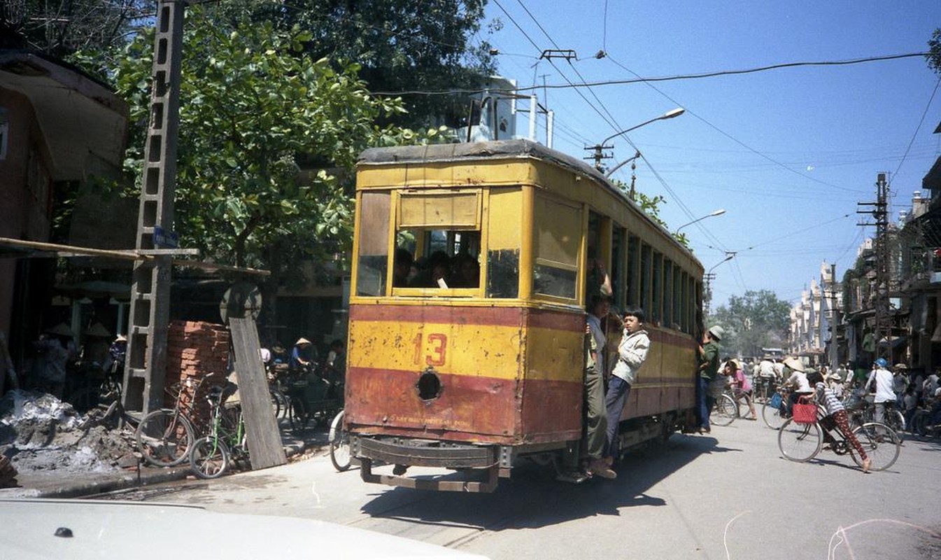 Bo anh mau “doc la” ve di san tau dien Ha Noi xua-Hinh-2