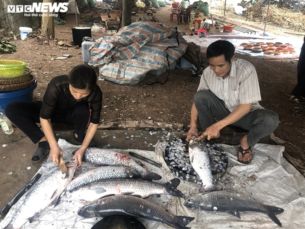 Ca lang Vu Dai noi lua suot dem lam mon dac san dat do ngay Tet-Hinh-2