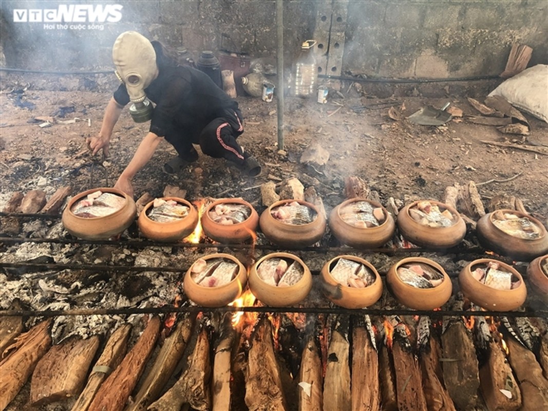 Ca lang Vu Dai noi lua suot dem lam mon dac san dat do ngay Tet-Hinh-9