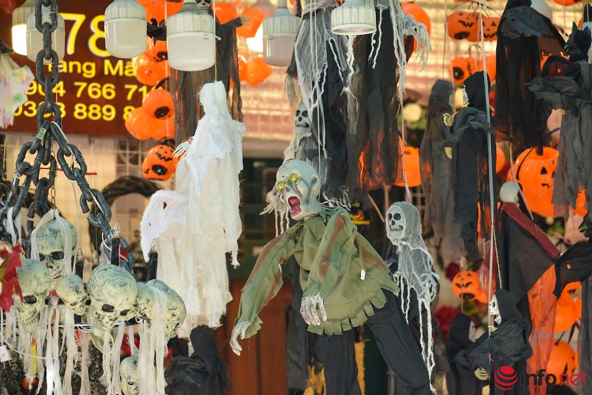 Ha Noi: Pho Hang Ma tran ngap do choi kinh di mua Halloween-Hinh-10