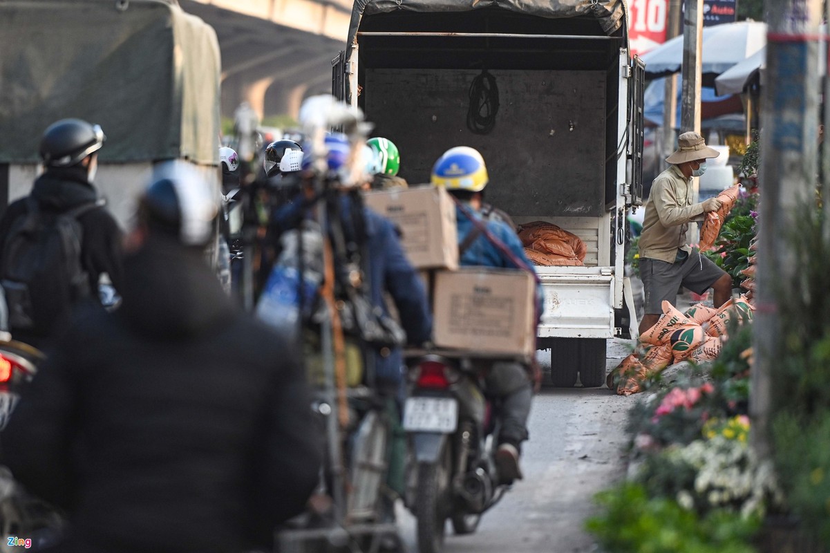 Duong Nguyen Xien sau khi rao chan duoc thu hep-Hinh-10