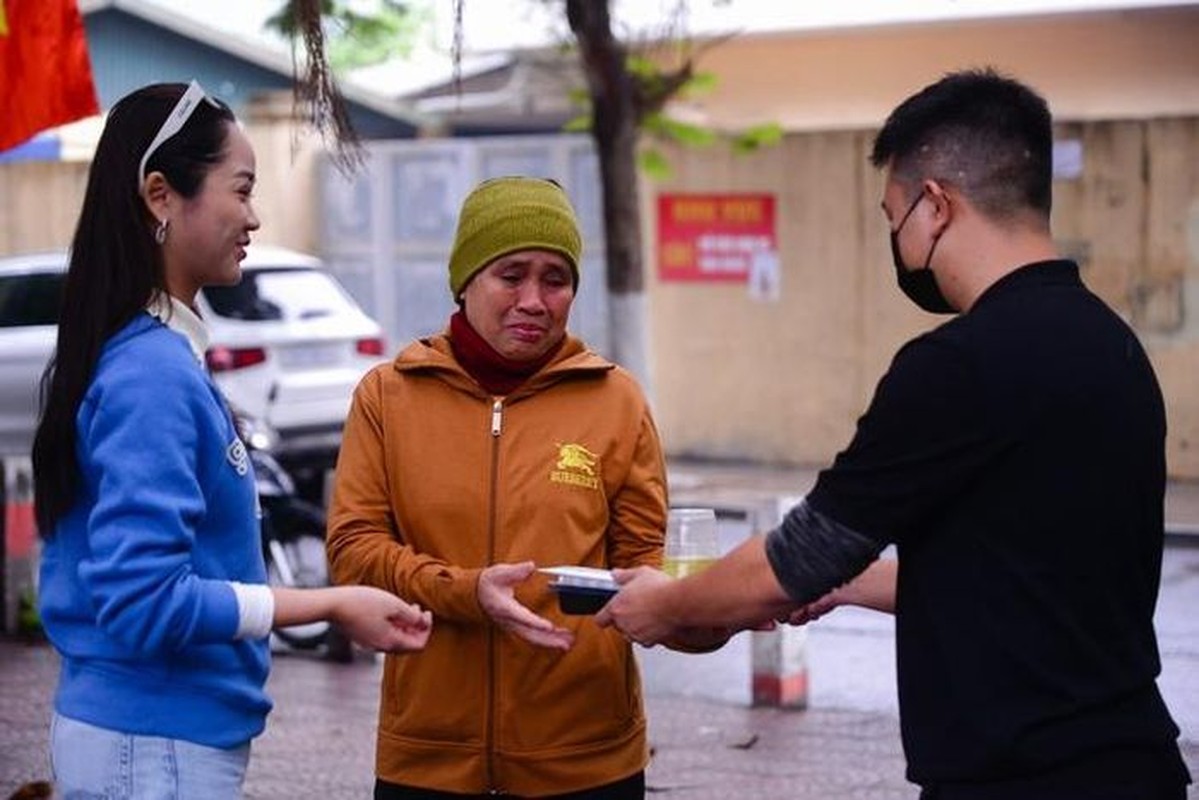 Nhung bua com mien phi giua Ha Noi cho cac benh nhi-Hinh-9