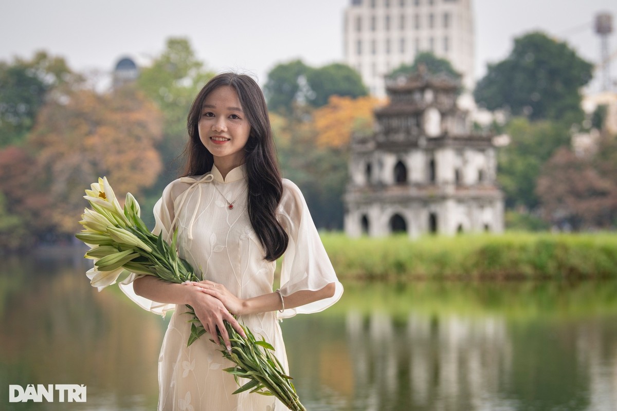 Tet Duong lich 2024: Pho di bo Ho Guom chat nhu nem-Hinh-5